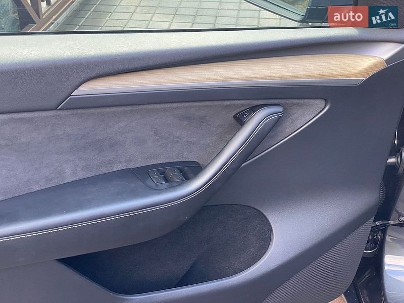 Позашляховик / Кросовер Tesla Model Y 2023 в Трускавці