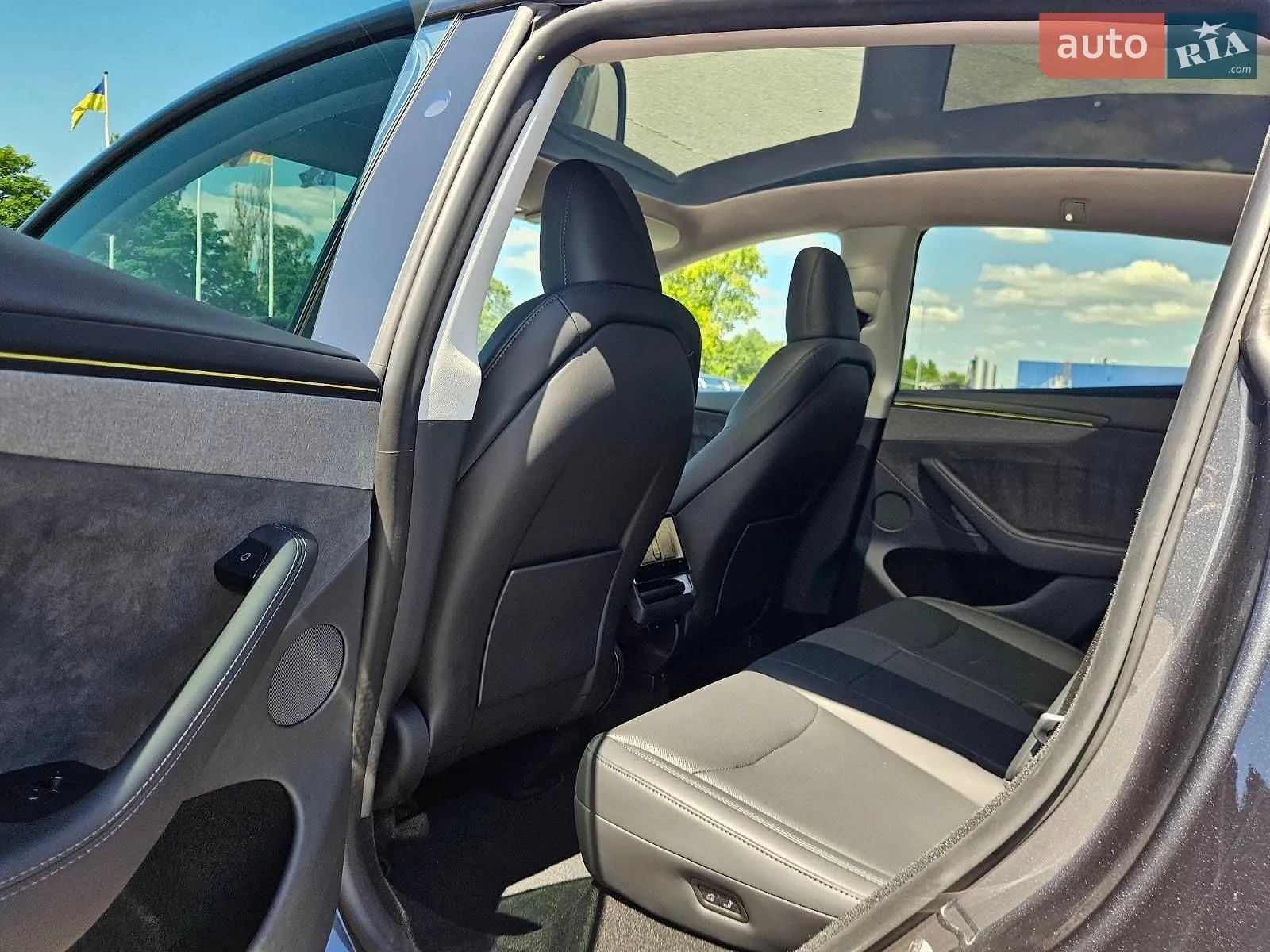 2025 Tesla Model Y - мініатюра 26