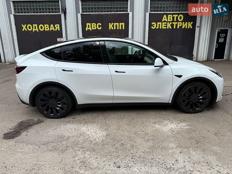 Позашляховик / Кросовер Tesla Model Y 2021 в Харкові