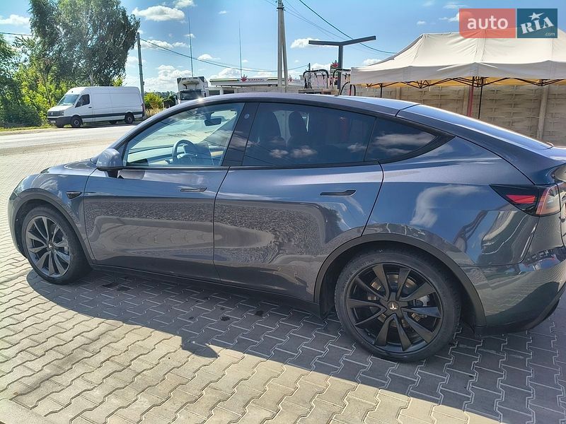 Внедорожник / Кроссовер Tesla Model Y 2023 в Киеве