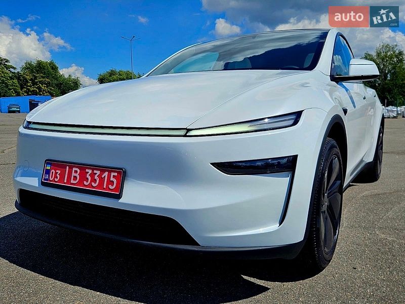Tesla Model Y, фото з оголошення