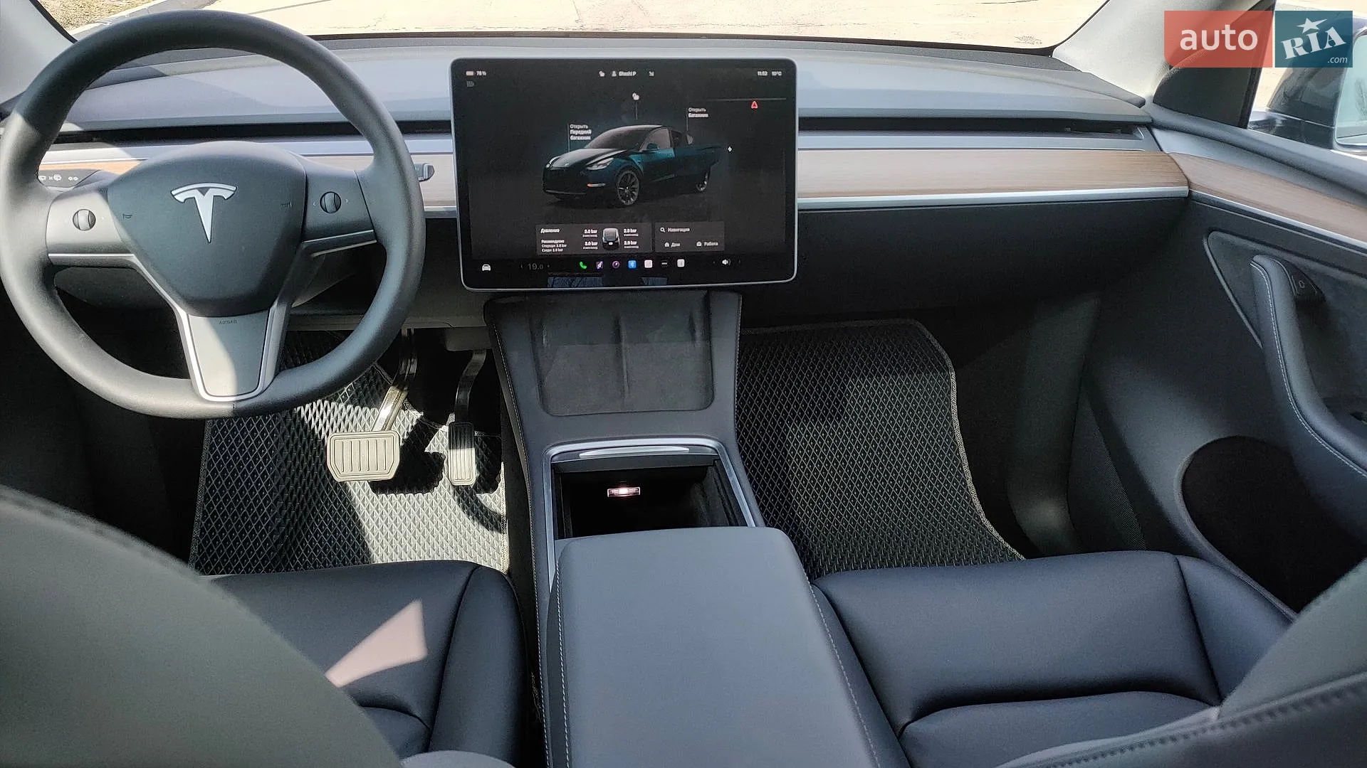 2025 Tesla Model Y - мініатюра 15