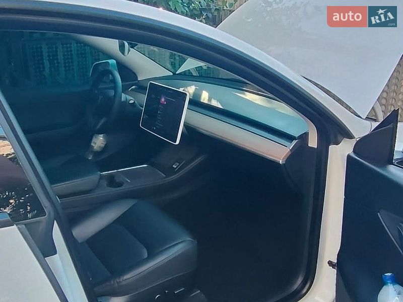 Позашляховик / Кросовер Tesla Model Y 2021 в Києві