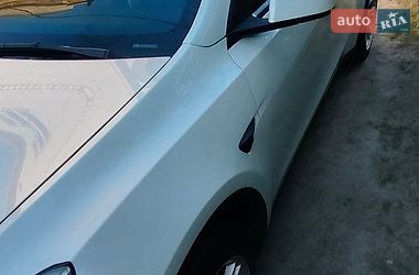 Позашляховик / Кросовер Tesla Model Y 2021 в Києві