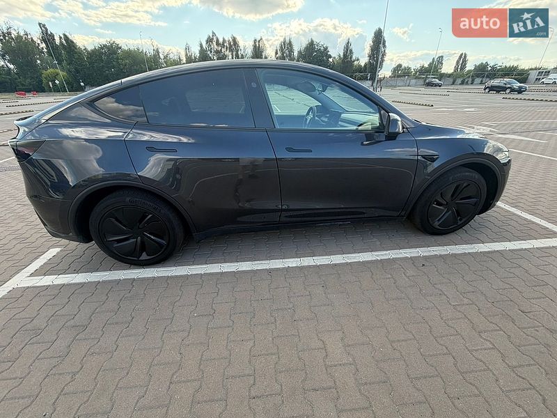 Позашляховик / Кросовер Tesla Model Y 2025 в Києві