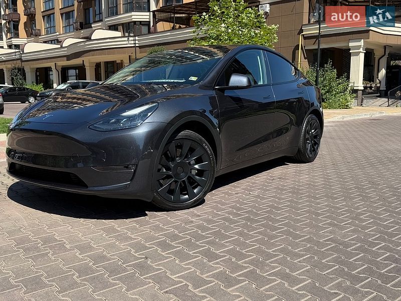 Внедорожник / Кроссовер Tesla Model Y 2024 в Киеве