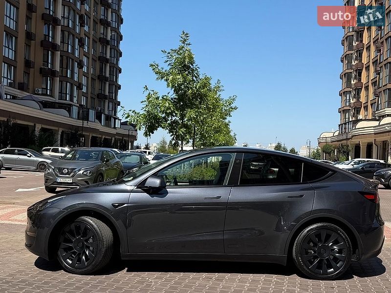 Внедорожник / Кроссовер Tesla Model Y 2024 в Киеве