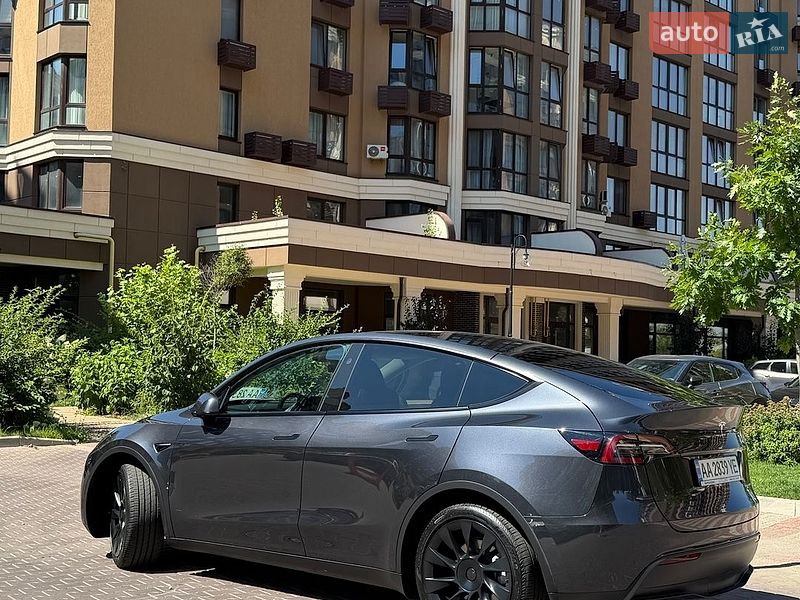 Внедорожник / Кроссовер Tesla Model Y 2024 в Киеве