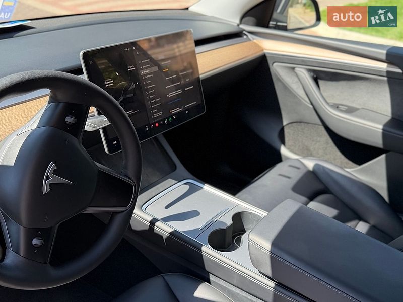 Внедорожник / Кроссовер Tesla Model Y 2024 в Киеве