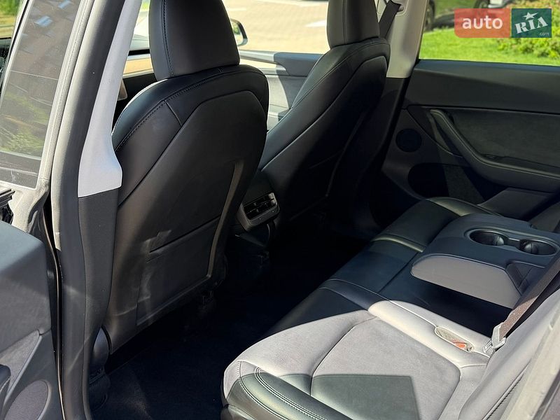 Внедорожник / Кроссовер Tesla Model Y 2024 в Киеве