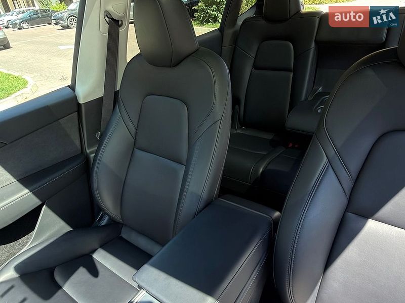 Внедорожник / Кроссовер Tesla Model Y 2024 в Киеве