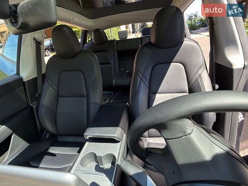 Внедорожник / Кроссовер Tesla Model Y 2024 в Киеве
