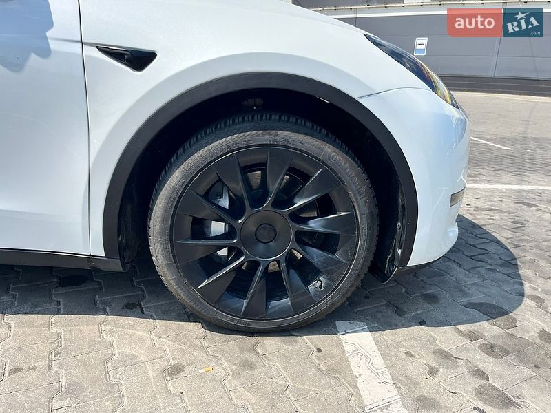 Внедорожник / Кроссовер Tesla Model Y 2023 в Киеве