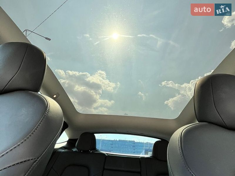 Внедорожник / Кроссовер Tesla Model Y 2023 в Киеве