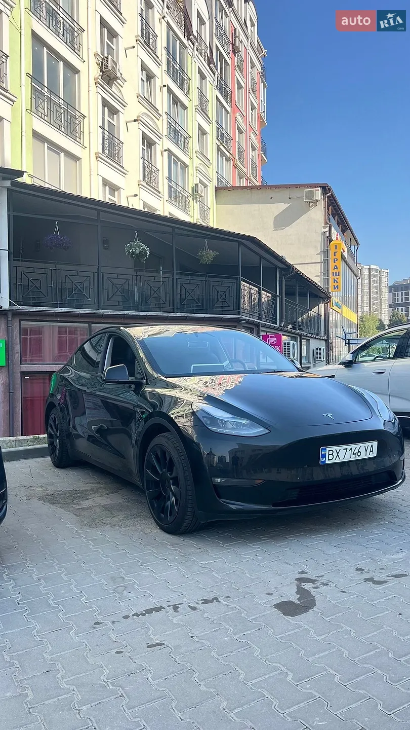 2023 Tesla Model Y - фото 1