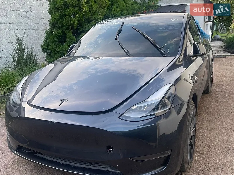 Tesla Model Y 2024
