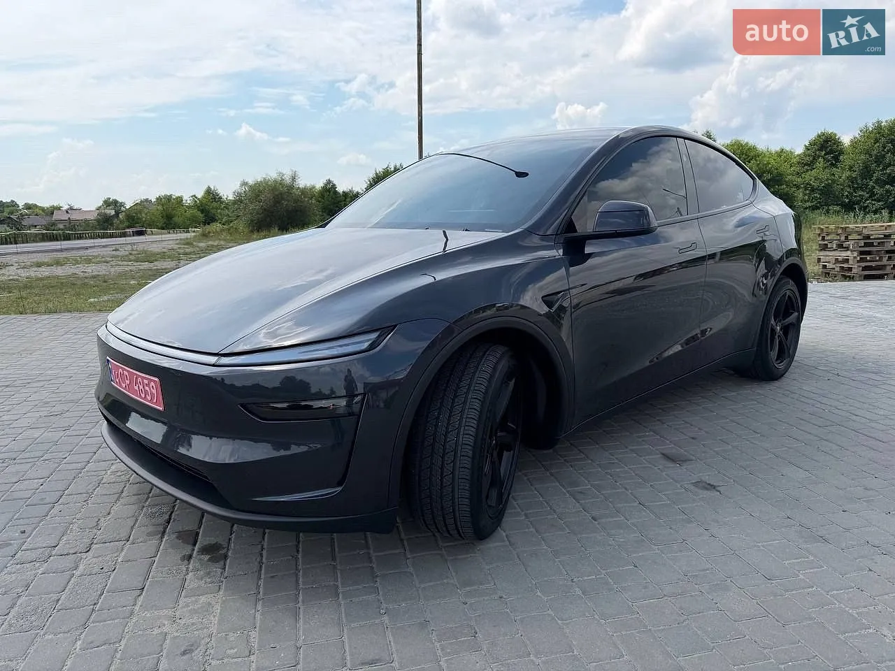 2025 Tesla Model Y - фото 1