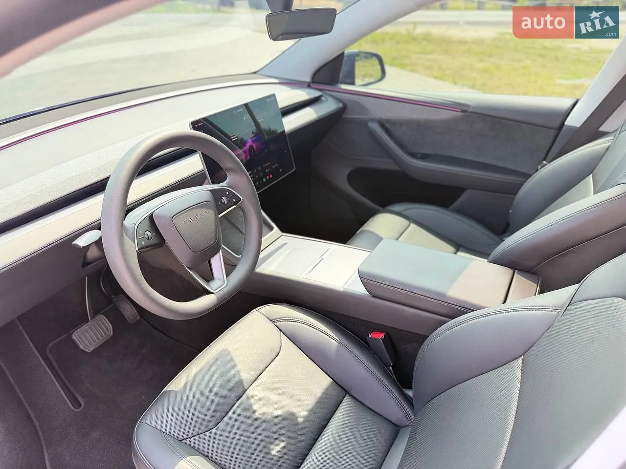 2025 Tesla Model Y - мініатюра 15