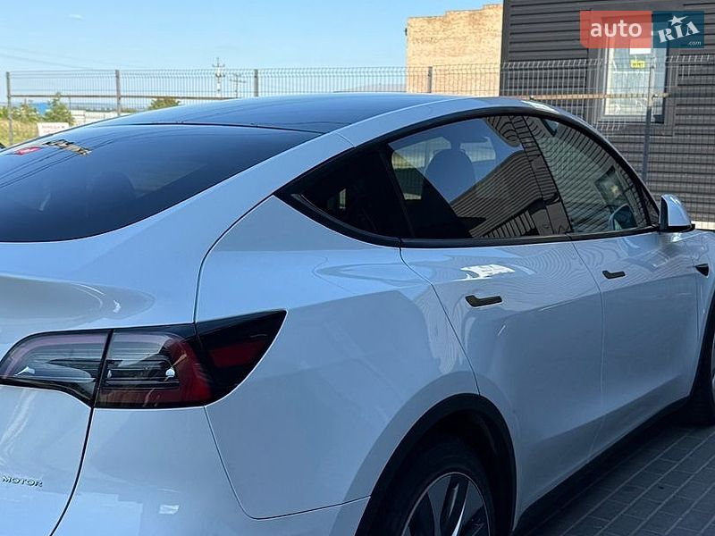 Позашляховик / Кросовер Tesla Model Y 2023 в Тернополі