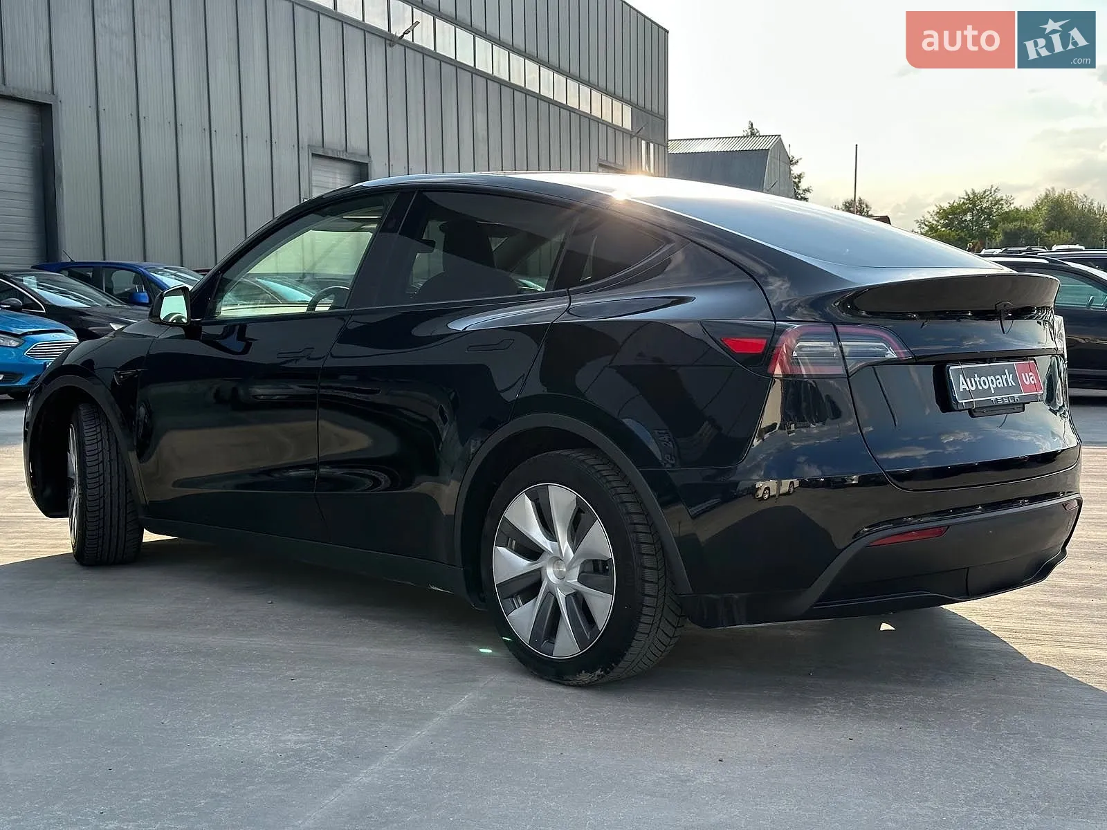 2024 Tesla Model Y - мініатюра 8