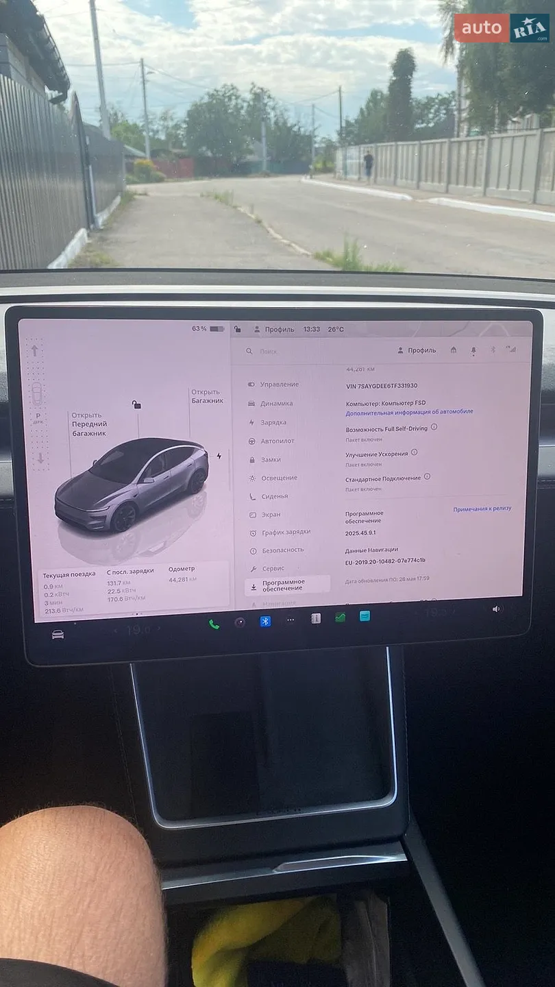 2025 Tesla Model Y - мініатюра 3