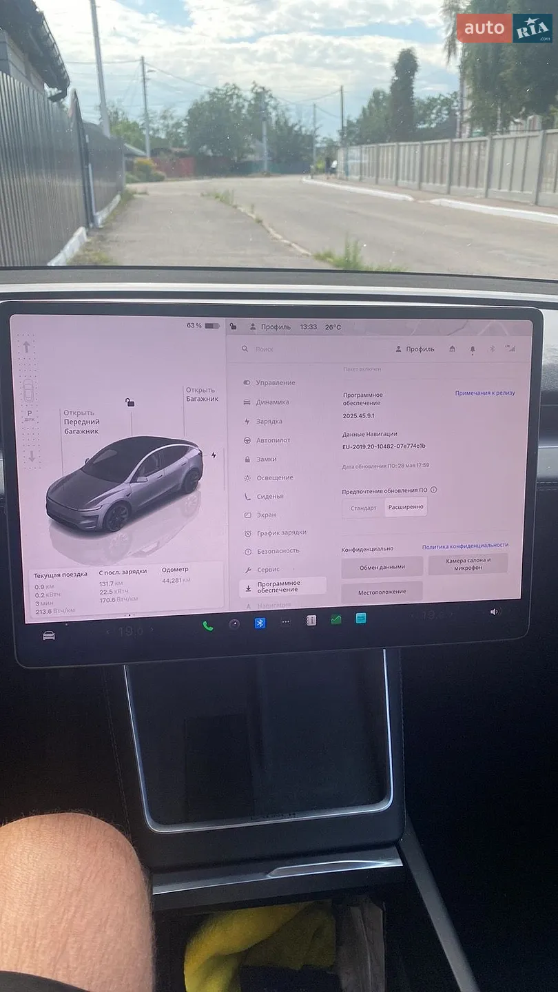2025 Tesla Model Y - мініатюра 4
