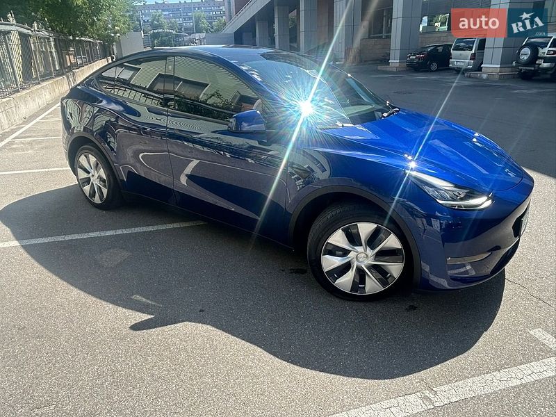 Внедорожник / Кроссовер Tesla Model Y 2023 в Киеве