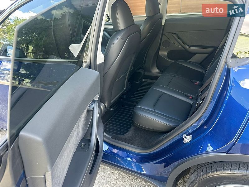 Внедорожник / Кроссовер Tesla Model Y 2023 в Киеве