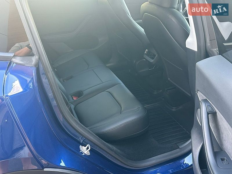 Внедорожник / Кроссовер Tesla Model Y 2023 в Киеве