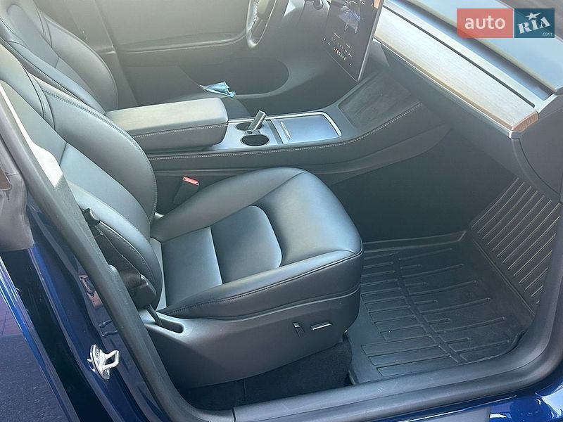 Внедорожник / Кроссовер Tesla Model Y 2023 в Киеве