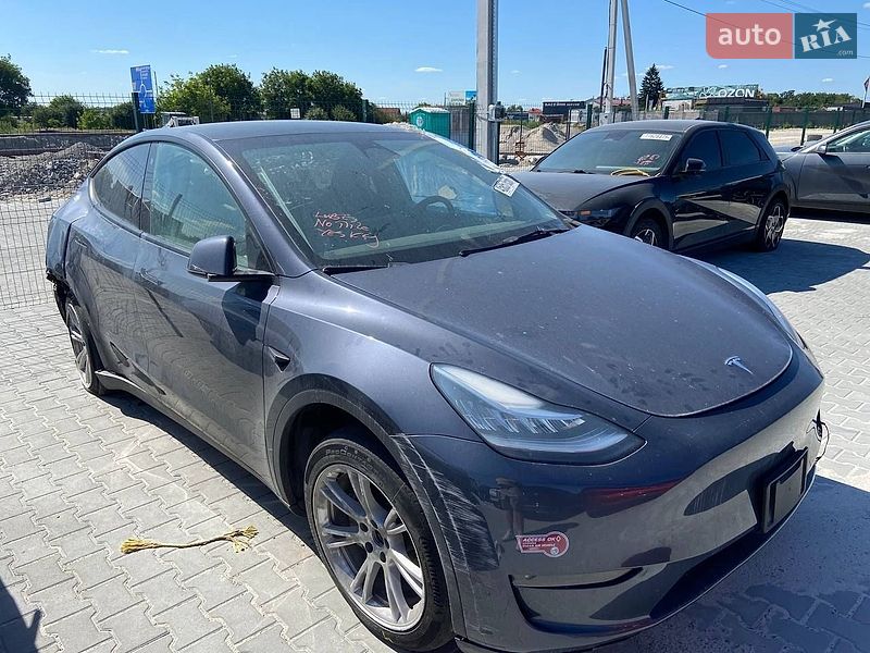 Tesla Model Y 2023