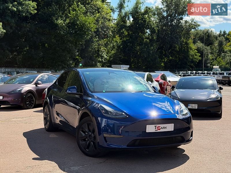 Tesla Model Y, фото з оголошення