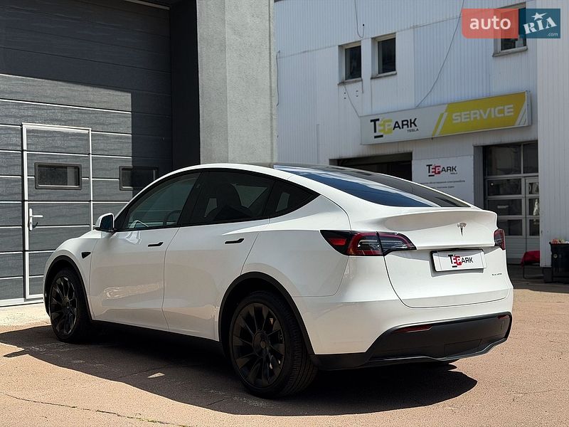 Позашляховик / Кросовер Tesla Model Y 2024 в Києві