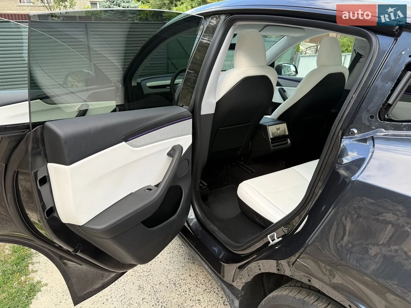 2025 Tesla Model Y - мініатюра 24
