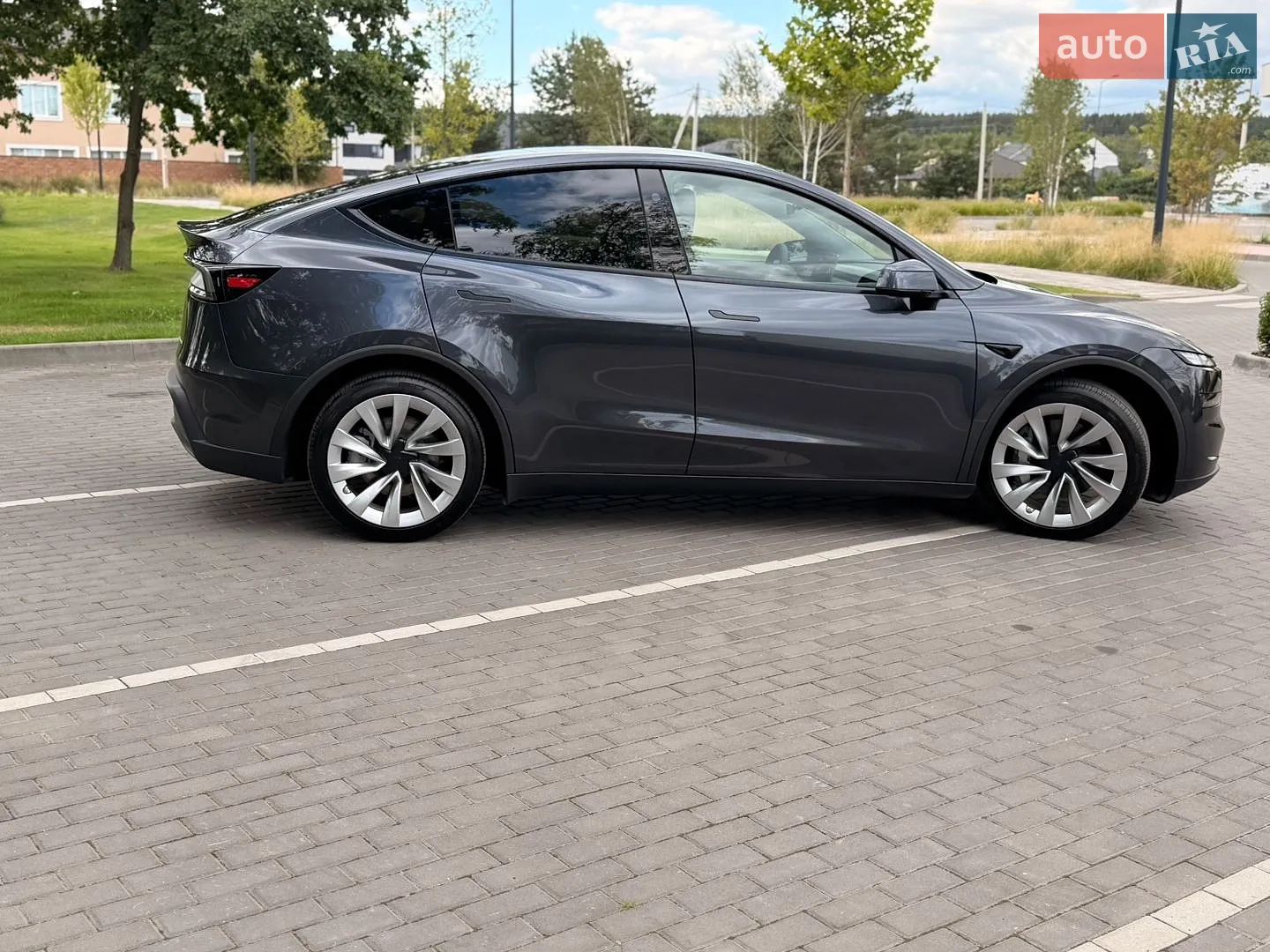 2025 Tesla Model Y - мініатюра 4