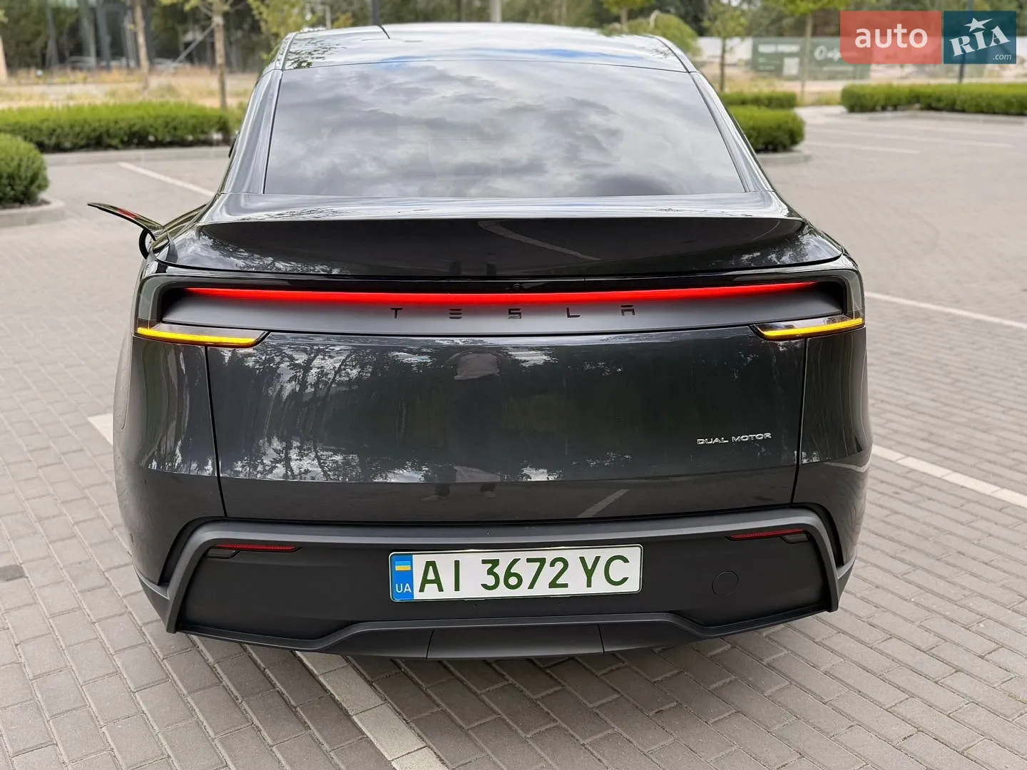 2025 Tesla Model Y - мініатюра 8