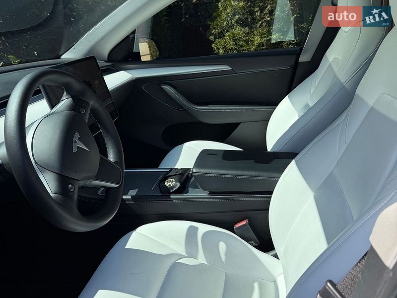 Внедорожник / Кроссовер Tesla Model Y 2022 в Киеве