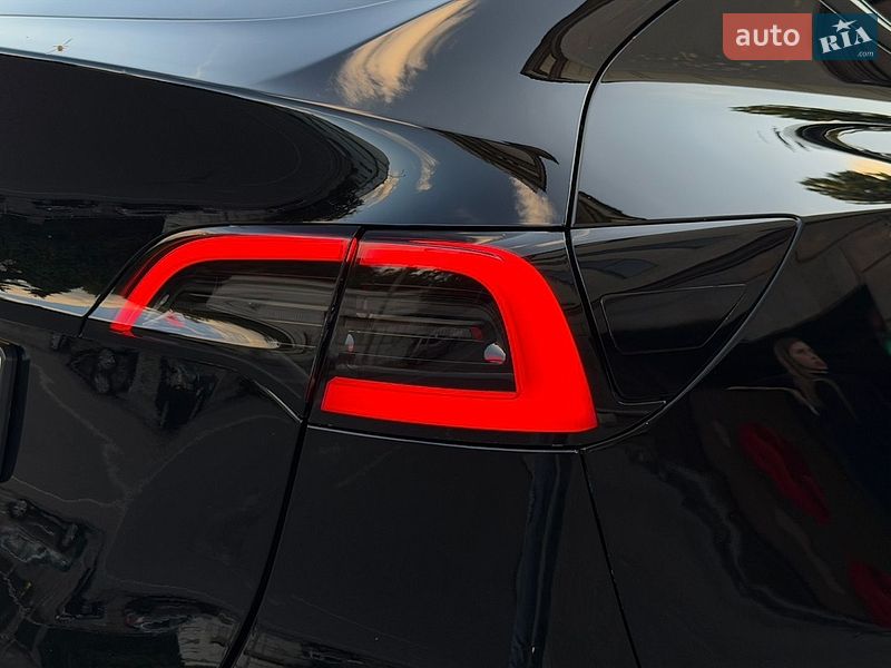 Внедорожник / Кроссовер Tesla Model Y 2020 в Киеве