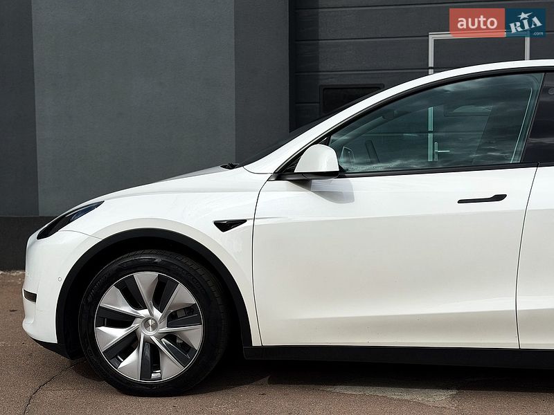 Внедорожник / Кроссовер Tesla Model Y 2022 в Киеве