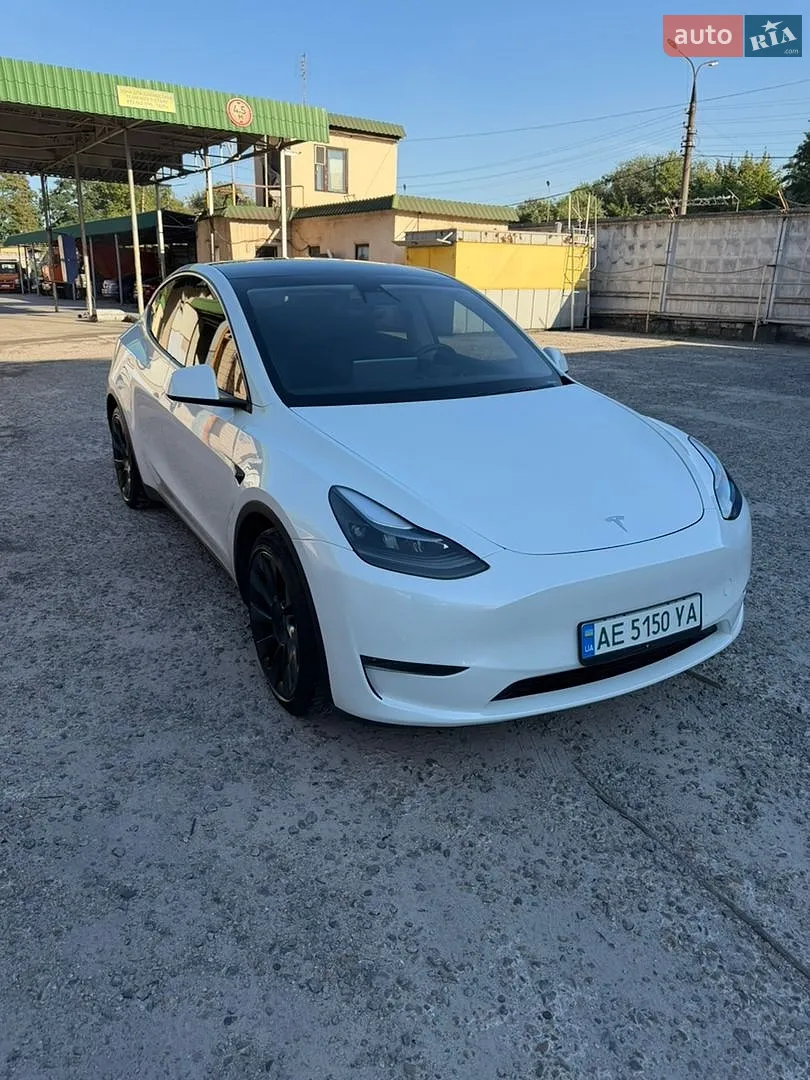 2020 Tesla Model Y - фото 1