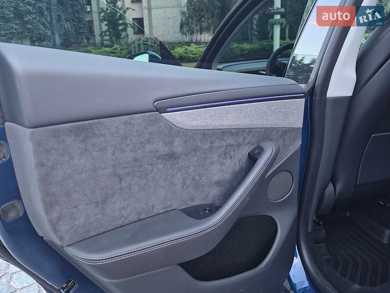 Внедорожник / Кроссовер Tesla Model Y 2025 в Кременчуге