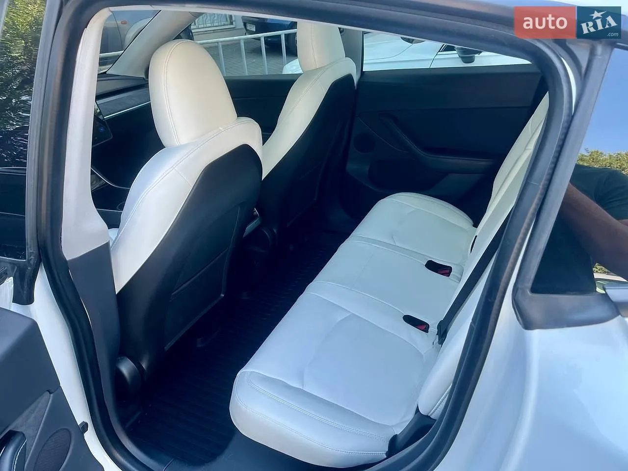 2020 Tesla Model Y - мініатюра 17
