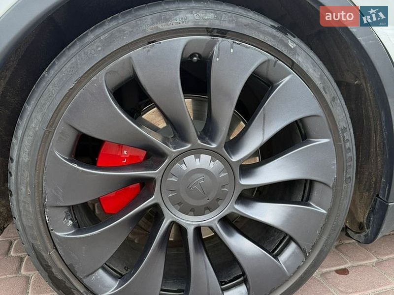 Внедорожник / Кроссовер Tesla Model Y 2023 в Ивано-Франковске