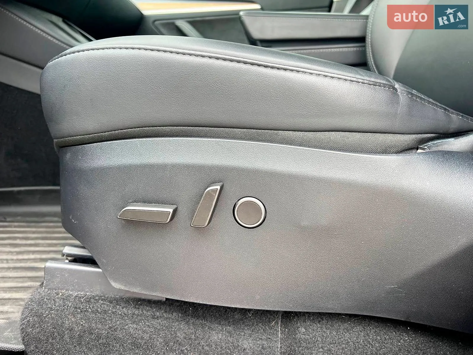 2024 Tesla Model Y - мініатюра 21