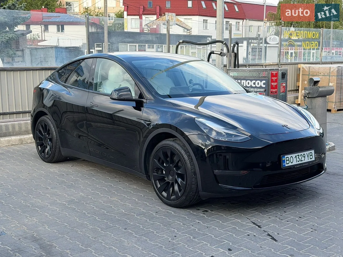 2024 Tesla Model Y - фото 1