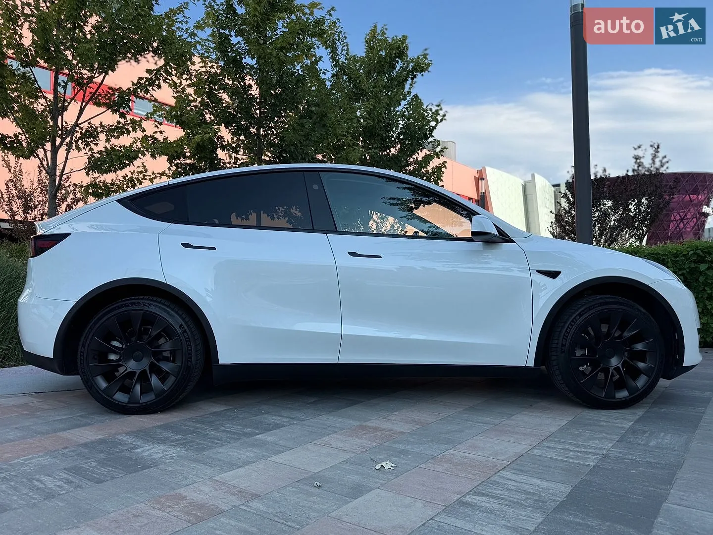 2024 Tesla Model Y - мініатюра 9