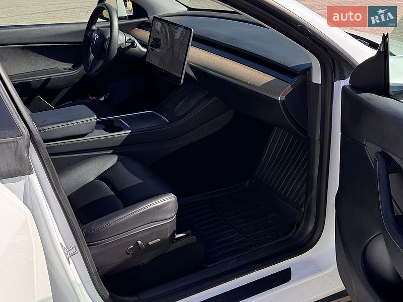 Внедорожник / Кроссовер Tesla Model Y 2021 в Львове