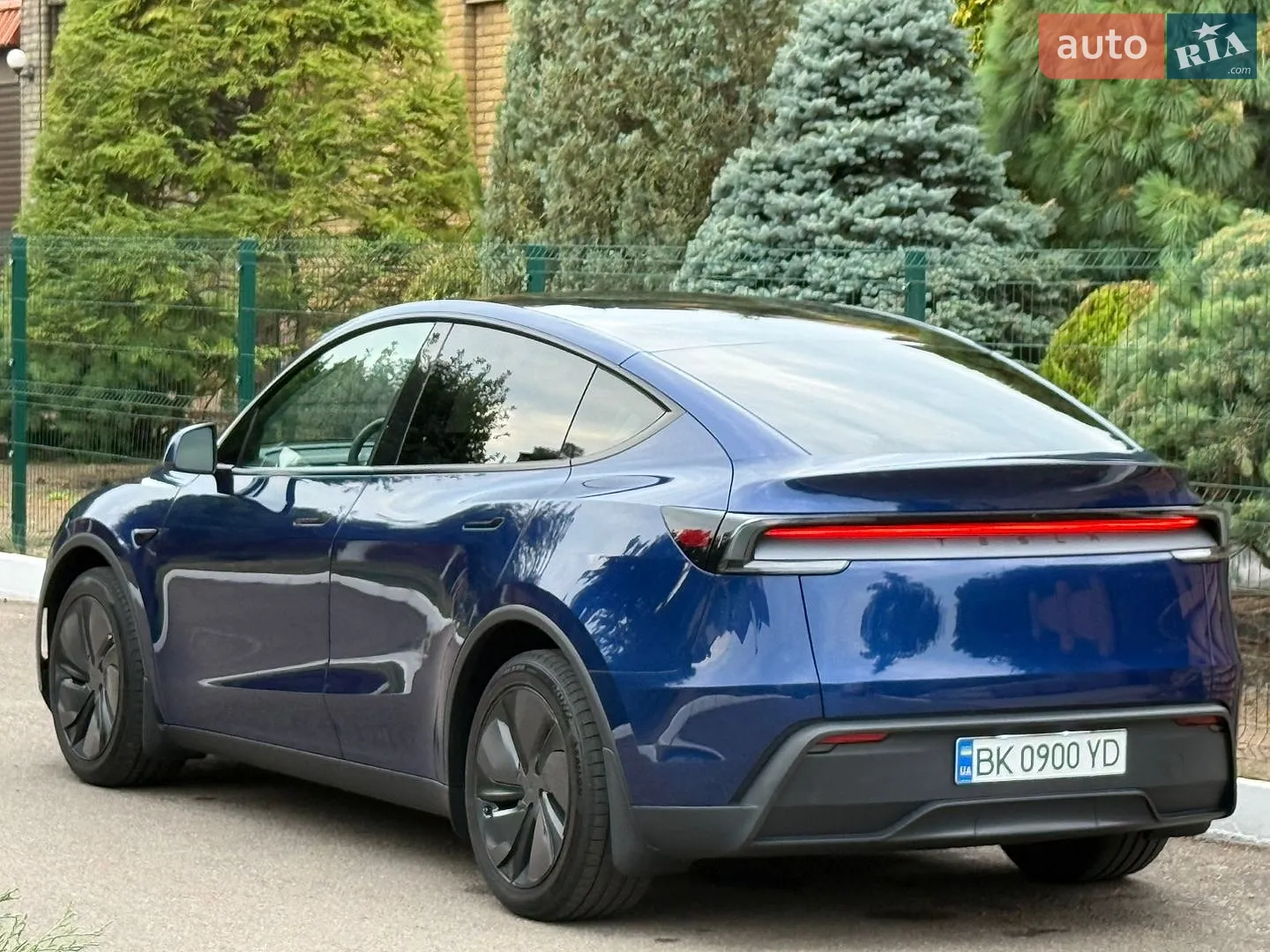 2025 Tesla Model Y - мініатюра 3