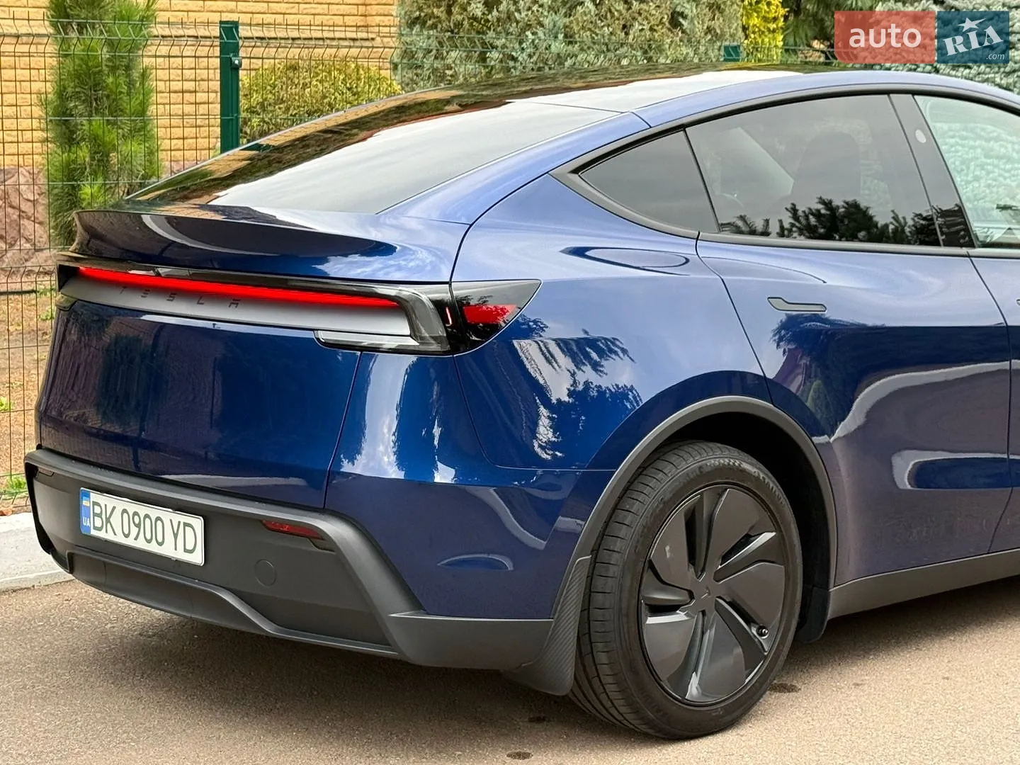 2025 Tesla Model Y - мініатюра 8
