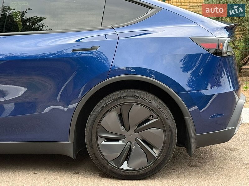 Внедорожник / Кроссовер Tesla Model Y 2025 в Ровно